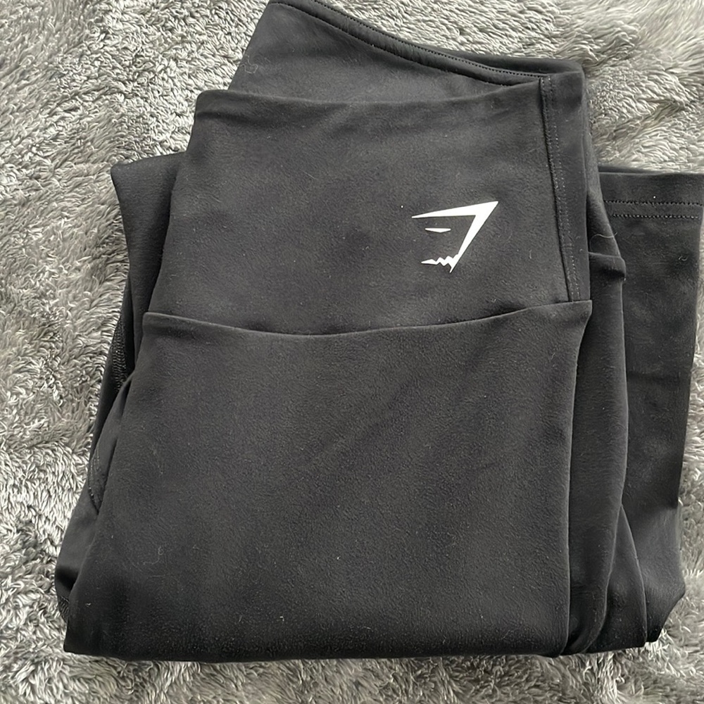 Black gym shark work out leggings